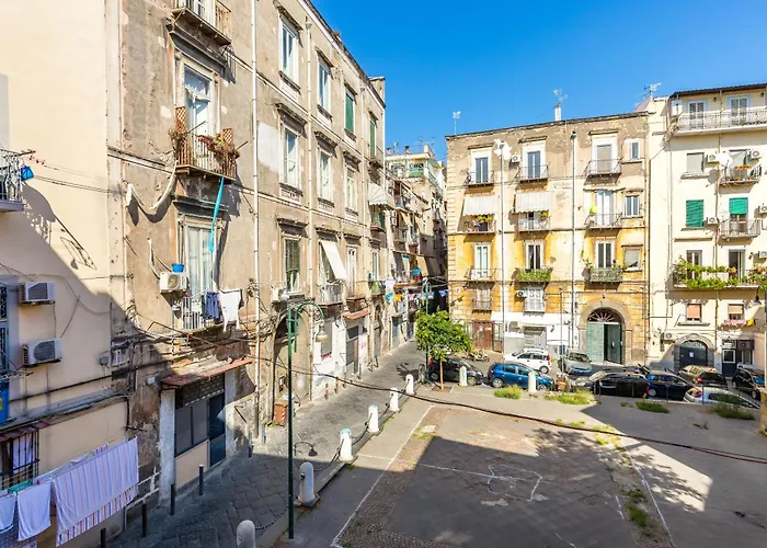 Starguest Duomo Neapel